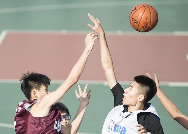 沃格尔:防守能使我们赢球 关键球也是NBA常规赛，凭借着布克的绝杀，太阳客场116-113险胜尼克斯。